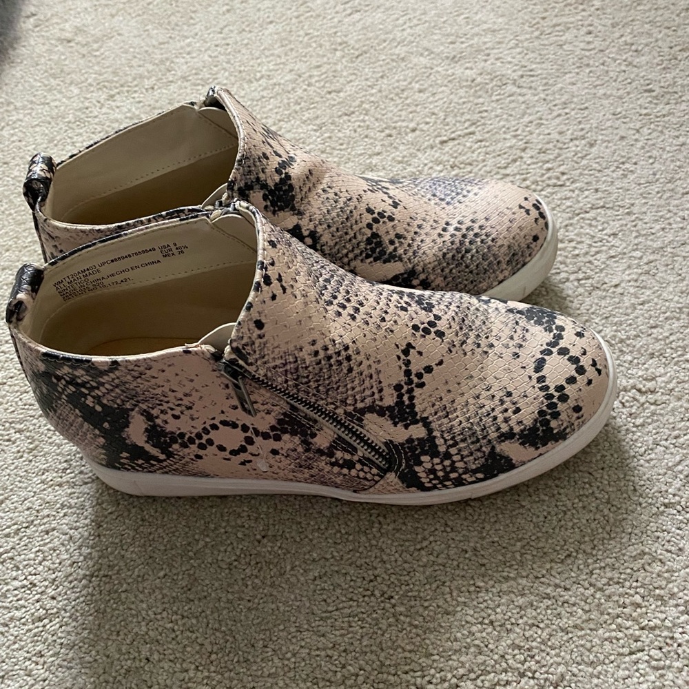 Time and tru snake skin boots